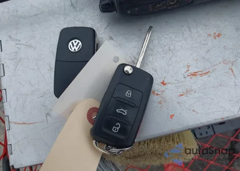 2018 Volkswagen Passat 2.0T Se z USA, uszkodzony, nr VIN 1VWBA7A30JC033617